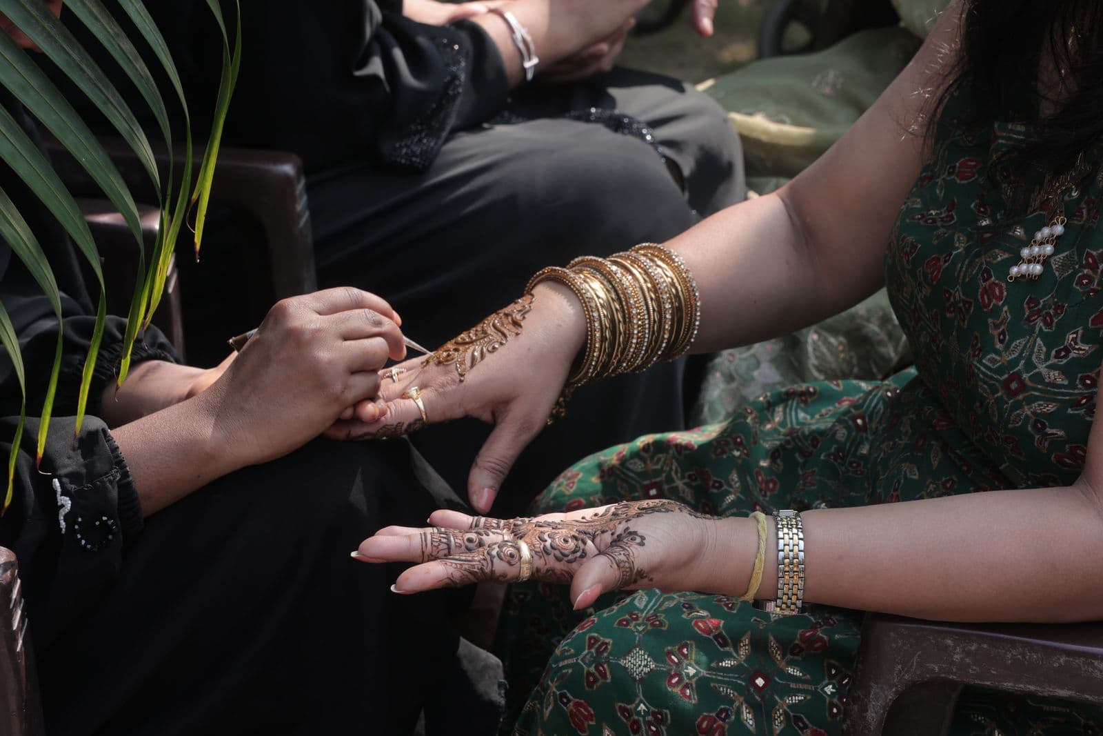 I can apply bridal mehendi on hands and feet — photo 2