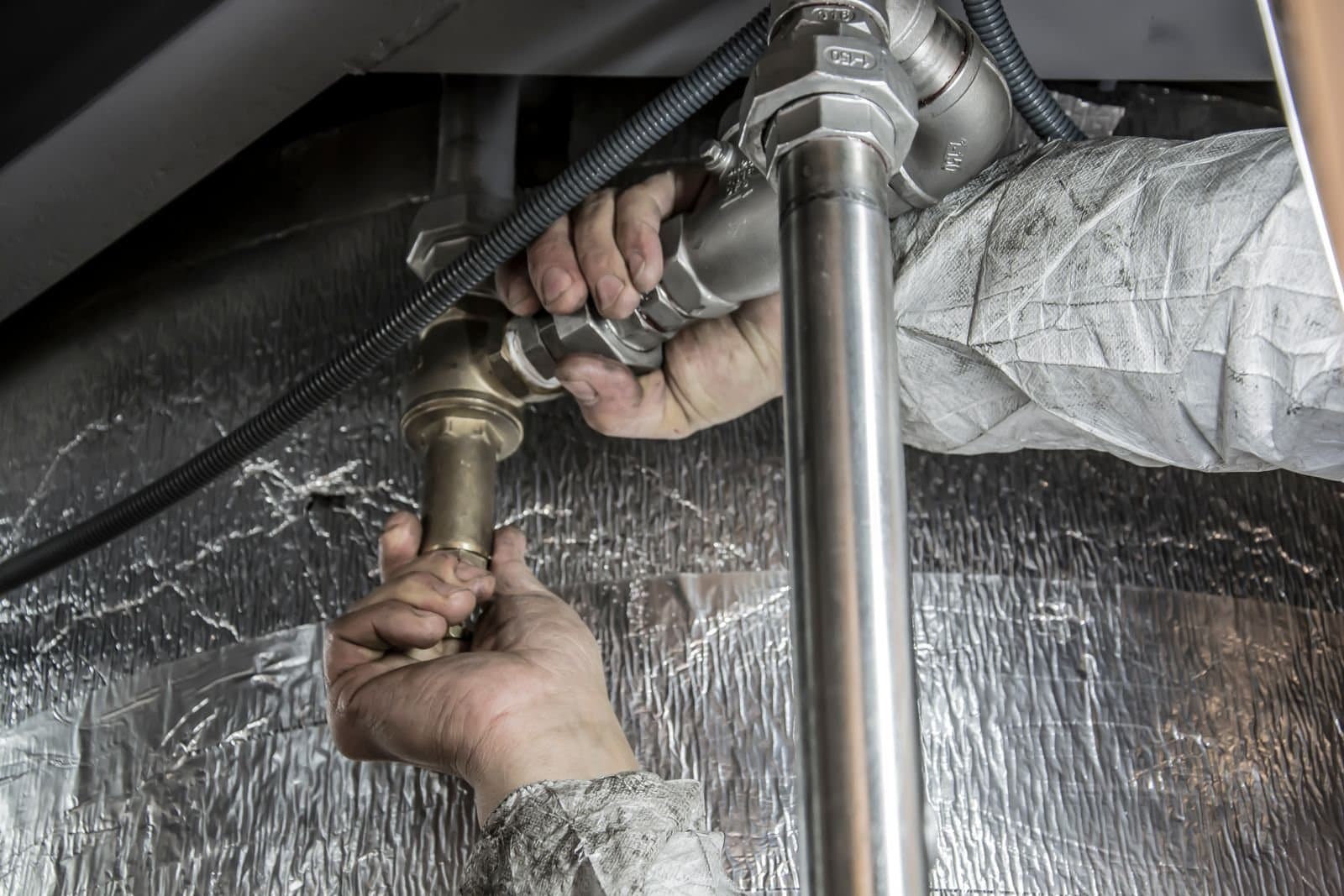 I can fix leaking taps, switches, fans and lights at your home — photo 2